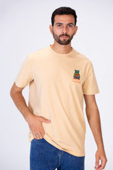 تي شيرت رجالي بقصة Slim Fit وياقة دائرية ومصنوع من خامة ليكرا مفردة مطبوع