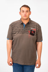 تي شيرت بولو رجالي كبير الحجم بأكمام قصيرة وطبعة أمامية وجيب