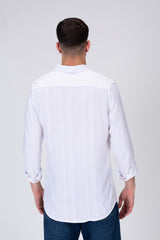 قميص رجالي مخطط فاتح من الكتان بياقة وألوان صيفية مميزة