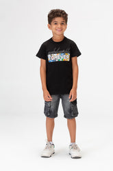 تيشيرت أولاد بأكمام قصيرة وياقة دائرية مع طباعة Forever من الأمام والخلف