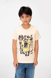 قميص بأكمام قصيرة وطبعة أمامية للصبيان