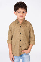 قميص بقصة عادية للأولاد مع طبعة خفيفة