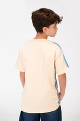 قميص بفتحة رقبة دائرية واسعة أساسي للصبيان