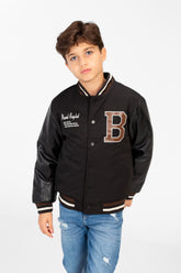 جاكيت ميلتون للأولاد بأكمام مقاومة للماء وطباعة أمامية