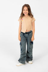 تيشيرت نصف كم بنقشة نصية وياقة دائرية للبنات بتصميم مميز