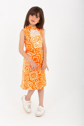 فستان بنات بياقة عالية من خامة مريحة وتفاصيل فريدة