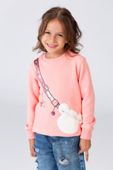 سويت شيرت بياقة دائرية مطبوع من خامة ميلتون مع جيب أمامي مميز للبنات