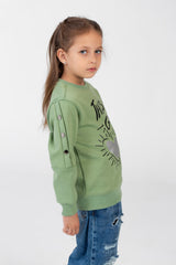 Girls' sweatshirt with a round neck and a print on the front
