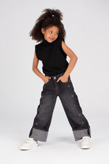 بنطلونات جينز واسعة بتفاصيل مستعملة للبنات مع قصة فريدة