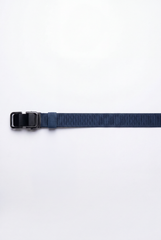 حزام ويب حديث للرجال من توميتو بمشبك إطار مطفي وصفيحة مركزية ناعمة وآلية تأمين قابلة للتعديل