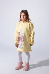 Girls’ Oversized Long-Sleeve With Comfortable Crew Neck Dropped Shoulders Playful Graphic Print Cozy Casual Modern Melton Sweatshirt