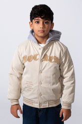 جاكيت بيسبول فاريستي مقاوم للماء من ميلتون بغطاء رأس وطباعة أمامية للأولاد