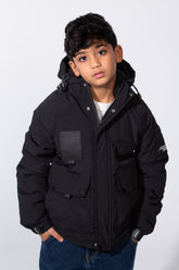 جاكيت بغطاء رأس مقاوم للماء بسحاب كامل وجيوب أمامية للأولاد