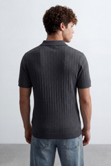 قميص بولو محبوك للرجال من توميتو ستور بنسيج عمودي مضلع وياقة مفتوحة وتصميم مفصل