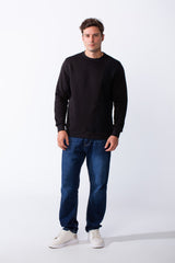 سويت شيرت ميلتون سليم فيت للرجال بياقة دائرية كلاسيكية مع لوحة تباين جريئة على جانب واحد، مثالي للارتداء اليومي الكاجوال