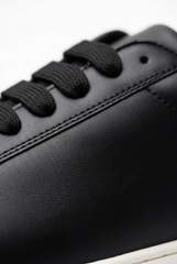 Men’s Sleek Leather Trainer Low-Top Sneakers Extra-Wide Flat Laces For Bold Modern Edge High End Fashion Shoes