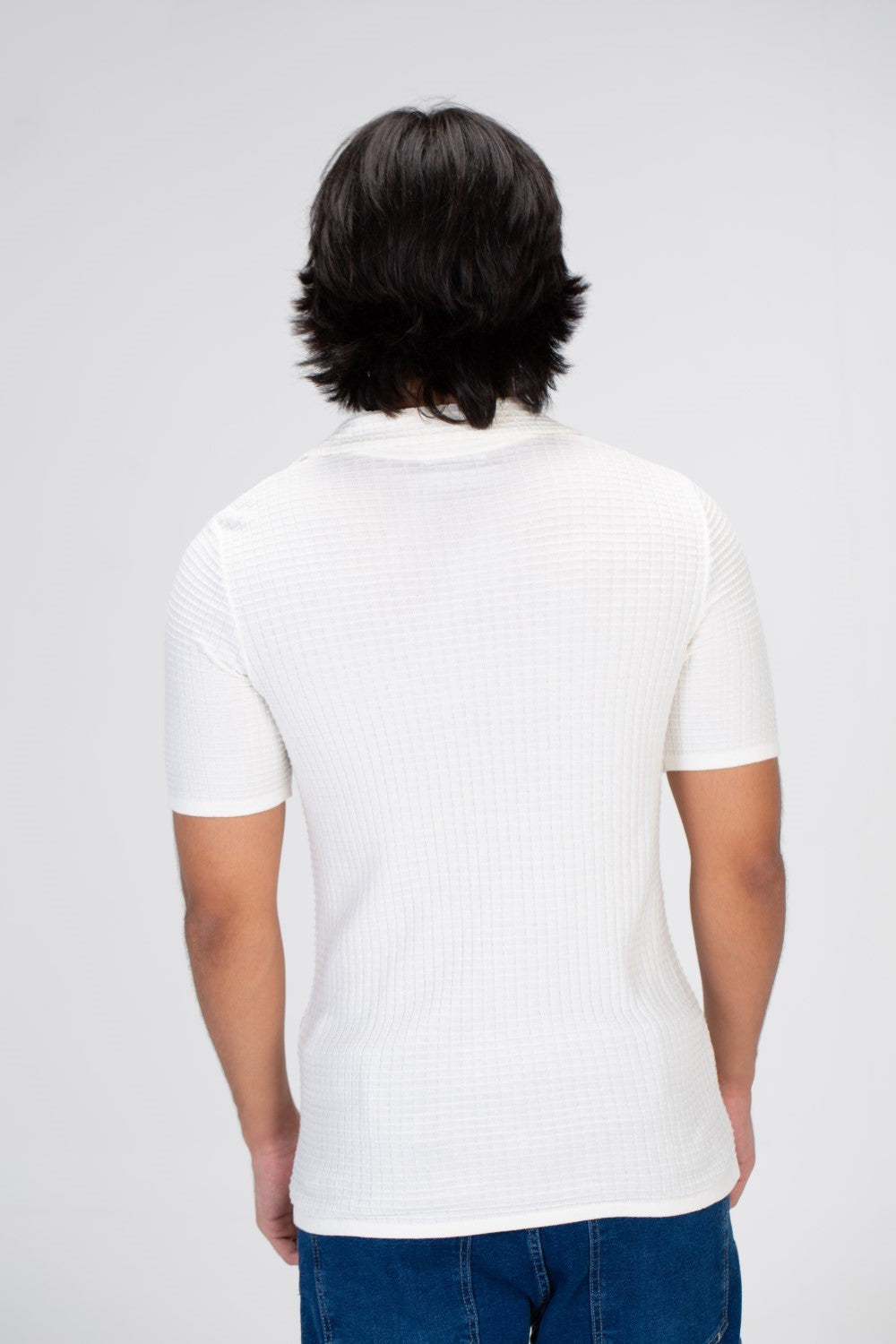 قميص بأكمام نصفية للرجال بأزرار وجيب أمامي ومادة مريحة