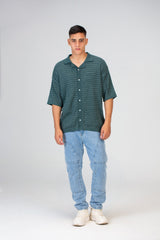 قميص تريكو مخطط بأكمام نصفية للرجال بخامة مريحة وعملية