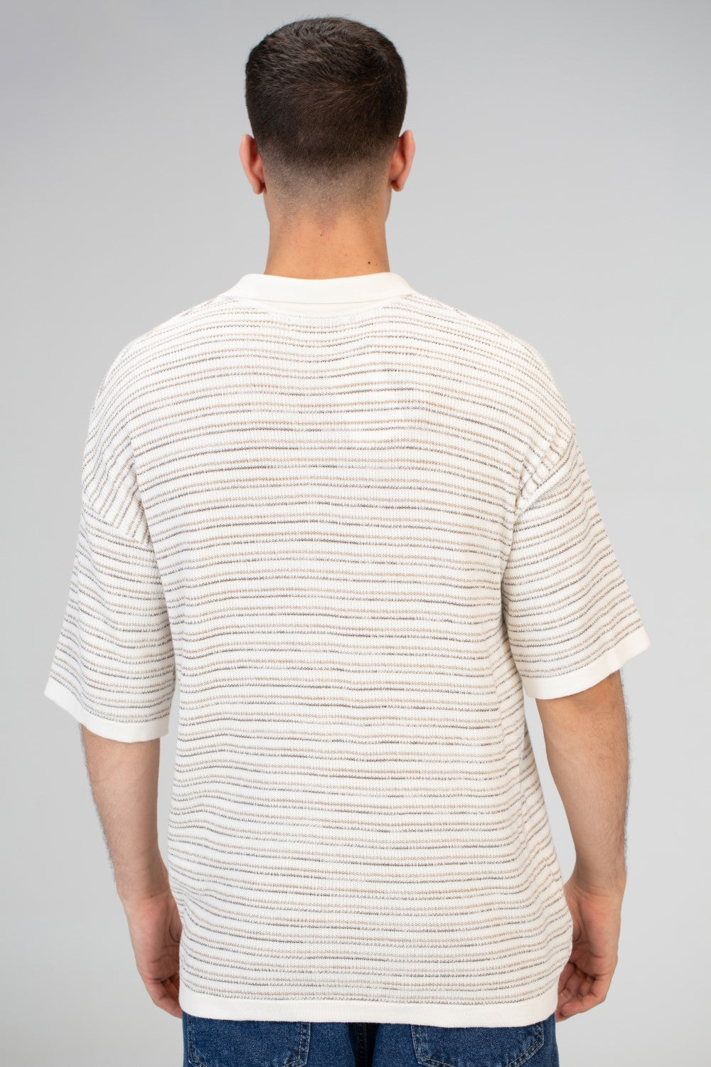 قميص تريكو مخطط بأكمام نصفية للرجال بخامة مريحة وعملية