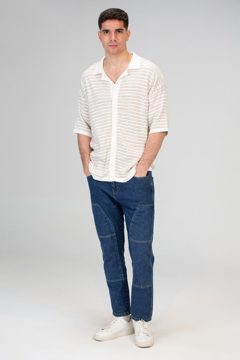 قميص تريكو مخطط بأكمام نصفية للرجال بخامة مريحة وعملية