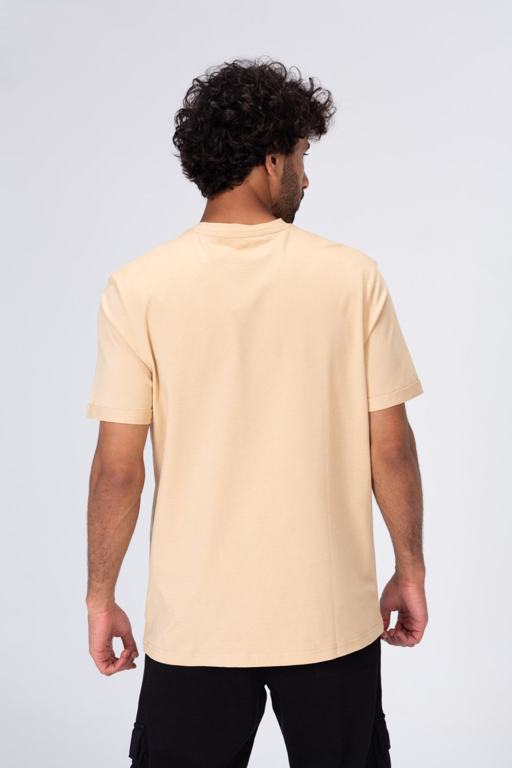 Mens Basic Half Sleeve Round Neck T-shirt With Distinctive Materials And Details
