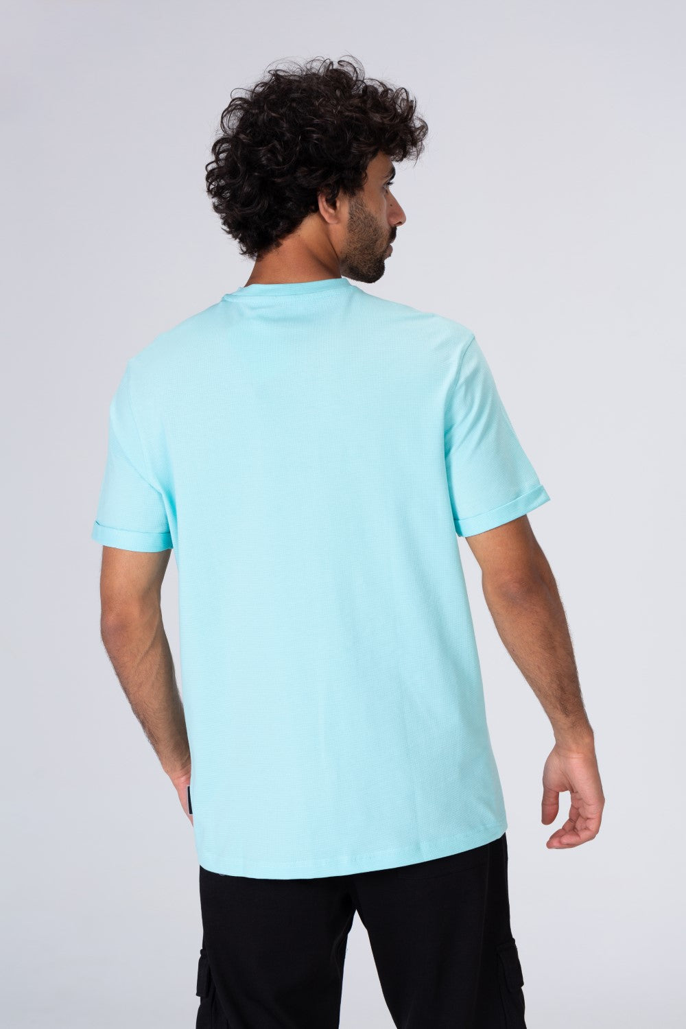 Mens Basic Half Sleeve Round Neck T-shirt With Distinctive Materials And Details