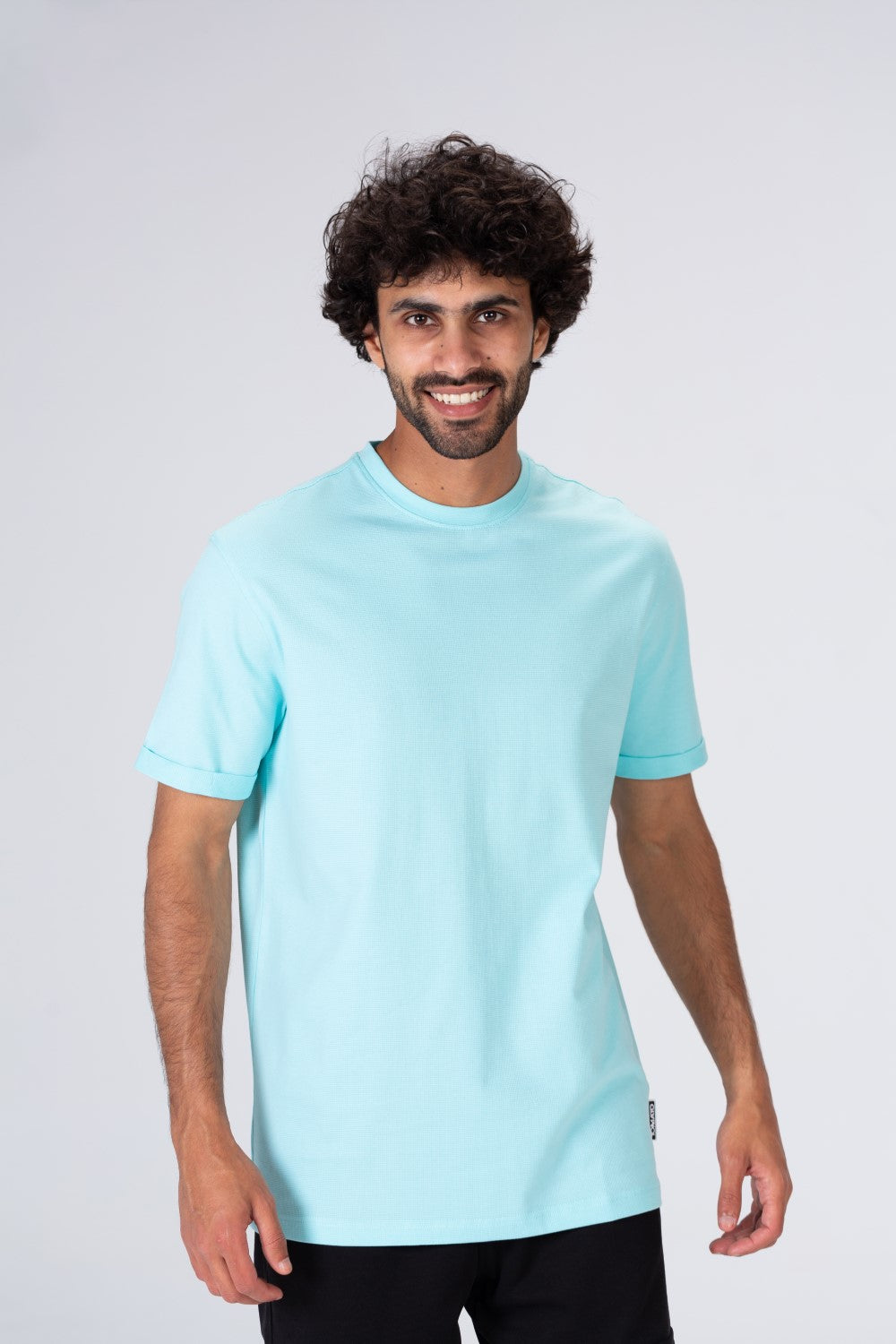Mens Basic Half Sleeve Round Neck T-shirt With Distinctive Materials And Details