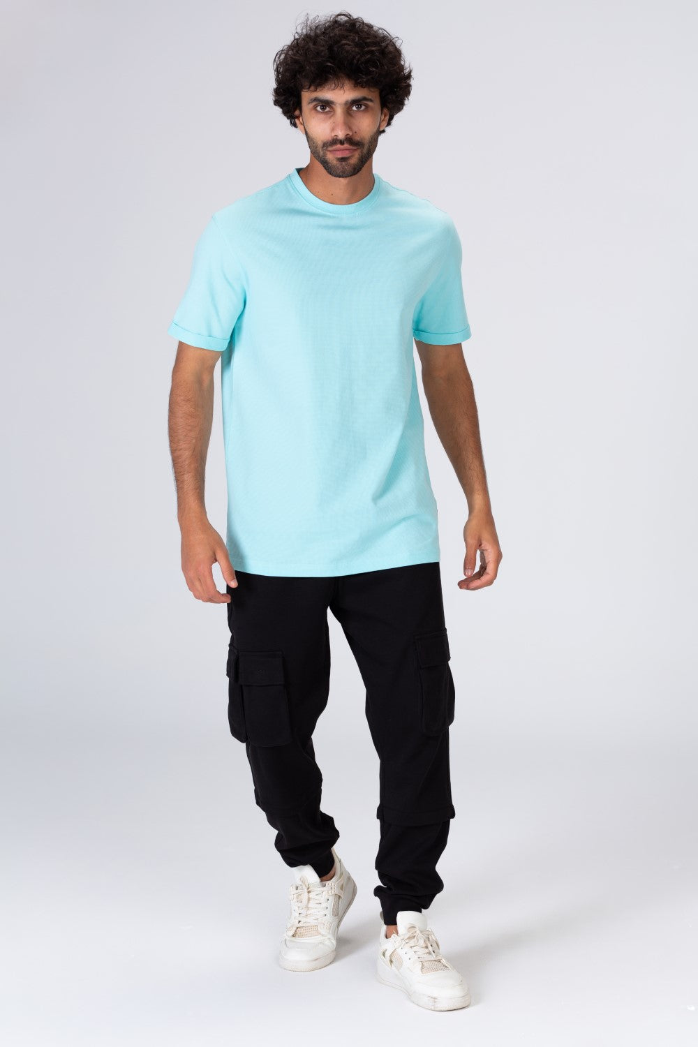 Mens Basic Half Sleeve Round Neck T-shirt With Distinctive Materials And Details