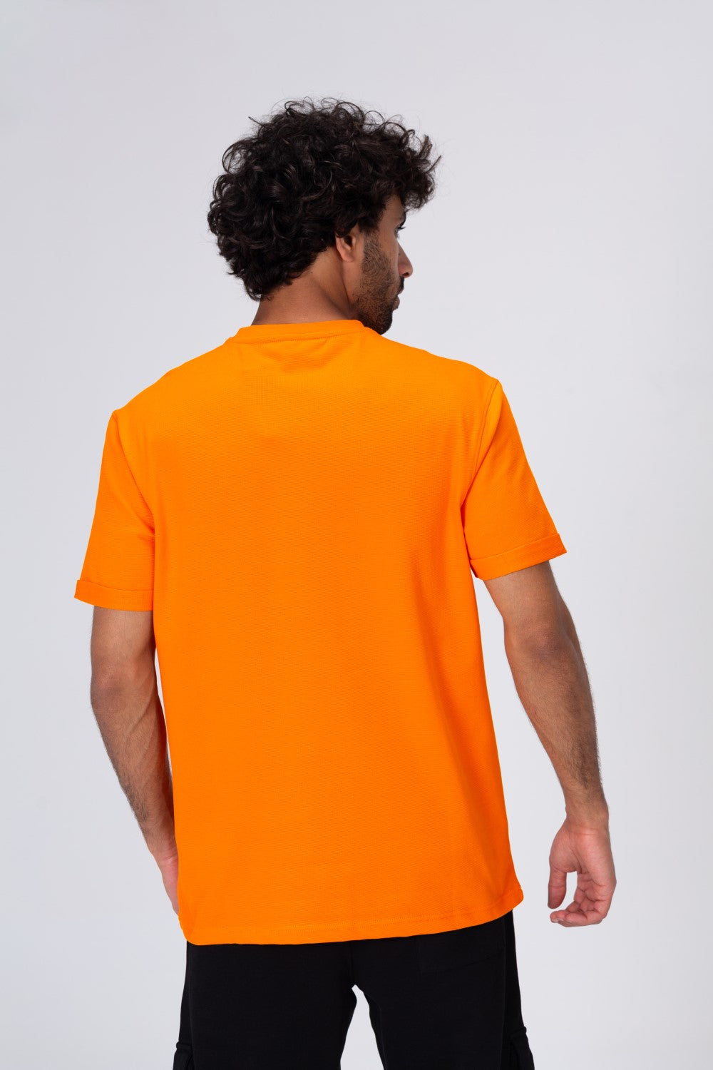 Mens Basic Half Sleeve Round Neck T-shirt With Distinctive Materials And Details