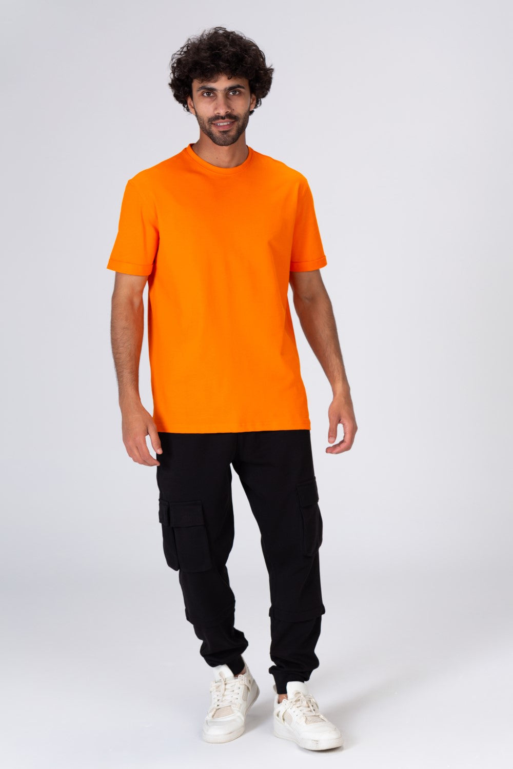 Mens Basic Half Sleeve Round Neck T-shirt With Distinctive Materials And Details