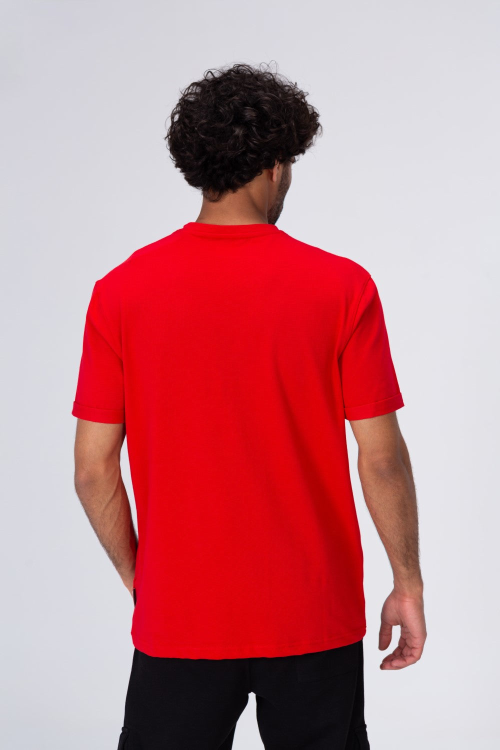 Mens Basic Half Sleeve Round Neck T-shirt With Distinctive Materials And Details