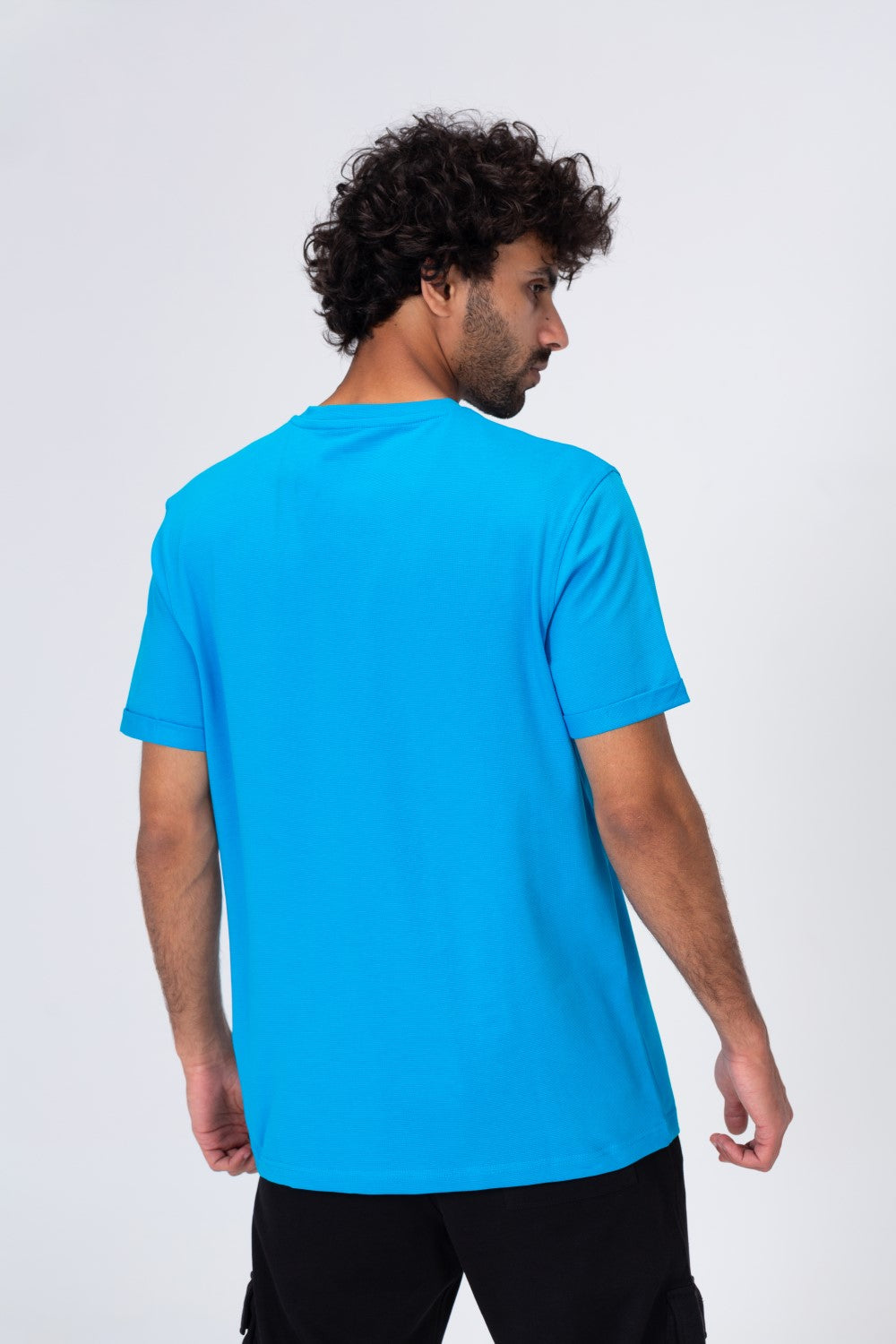 Mens Basic Half Sleeve Round Neck T-shirt With Distinctive Materials And Details