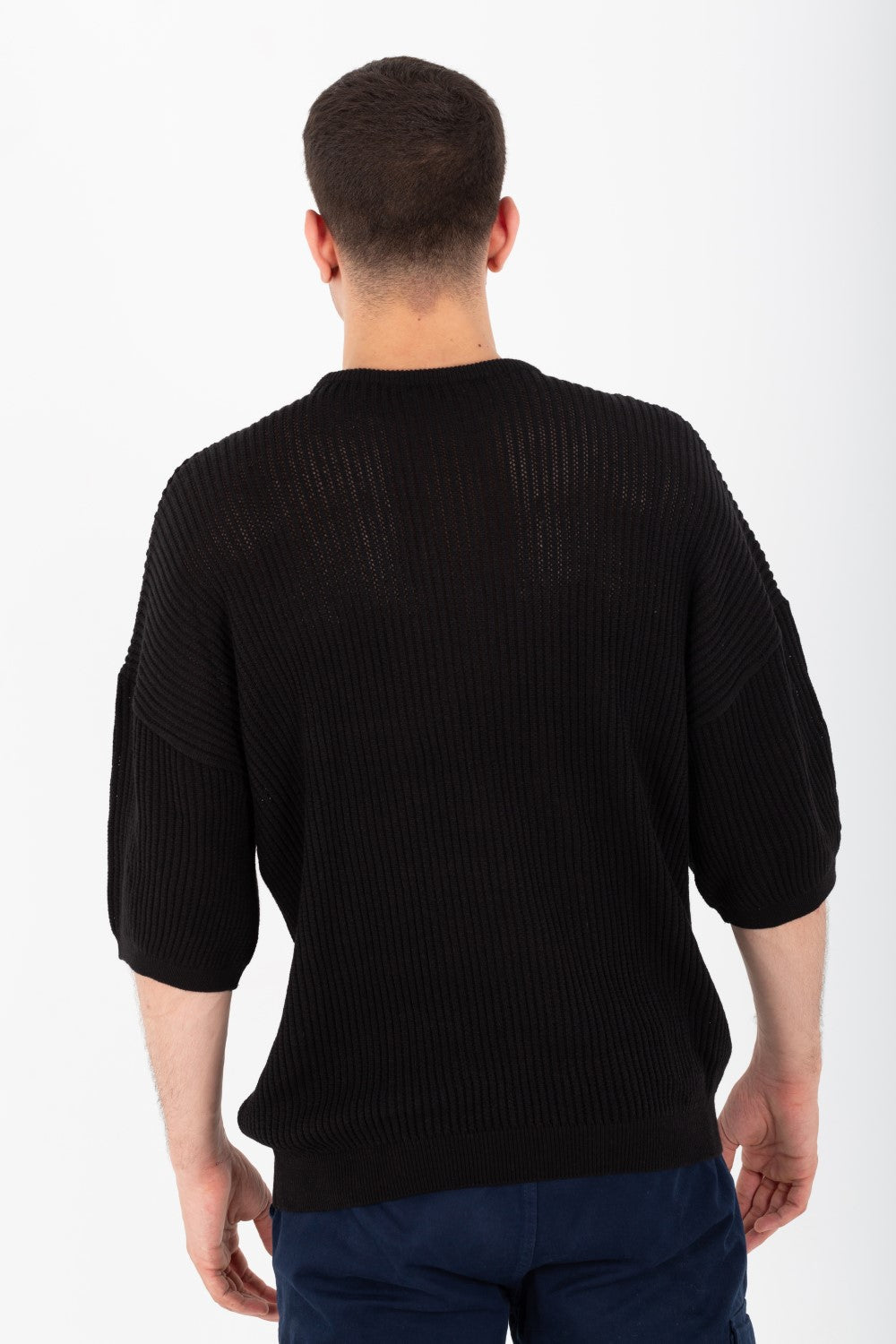 تي شيرت رجالي أساسي Slim Fit برقبة دائرية من قماش تريكو عالي الجودة