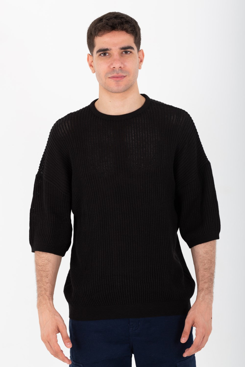 تي شيرت رجالي أساسي Slim Fit برقبة دائرية من قماش تريكو عالي الجودة