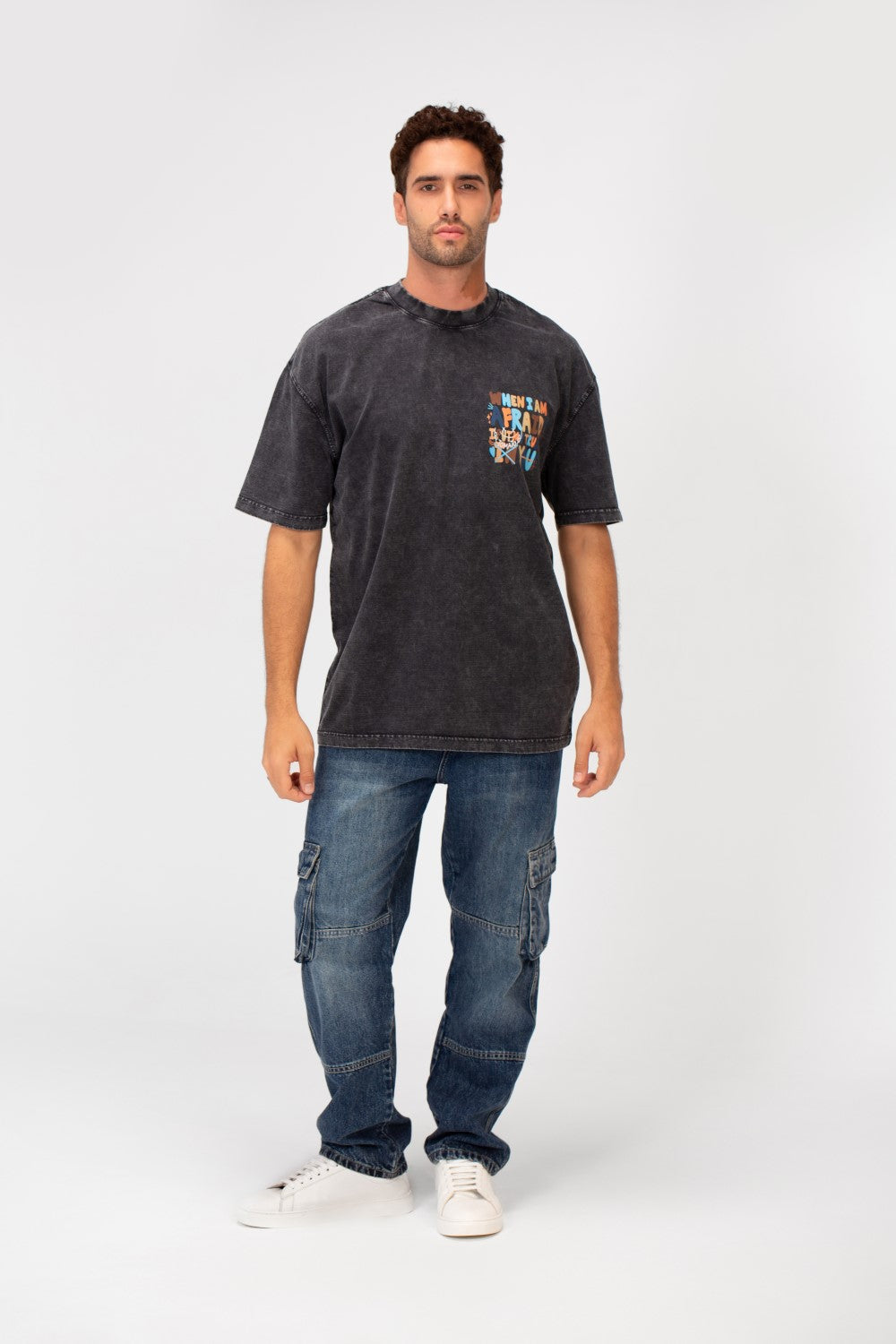 تيشيرت رجالي بياقة دائرية نصف كم اوفر سايز محجر مع طباعة نصية