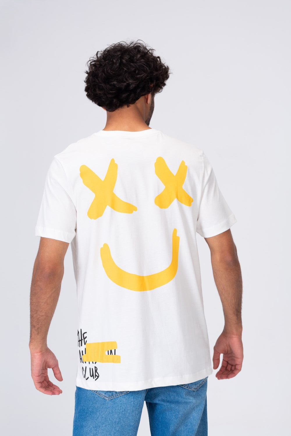 تيشيرت رجالي بياقة دائرية مع طباعة عصرية مميزة