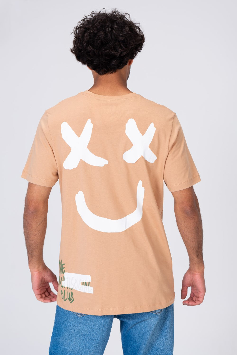 تيشيرت رجالي بياقة دائرية مع طباعة عصرية مميزة