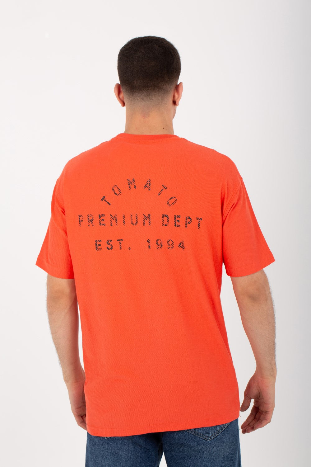 تيشيرت رجالي واسع مطبوع من الأمام والخلف وياقة دائرية