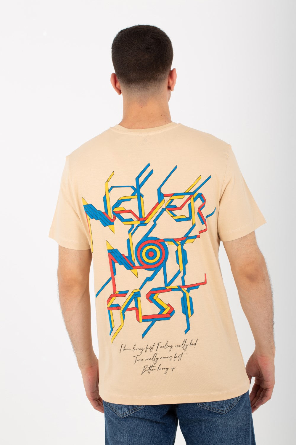 تيشيرت برقبة دائرية وأكمام نصفية مطبوع من الأمام والخلف بألوان متعددة للرجال