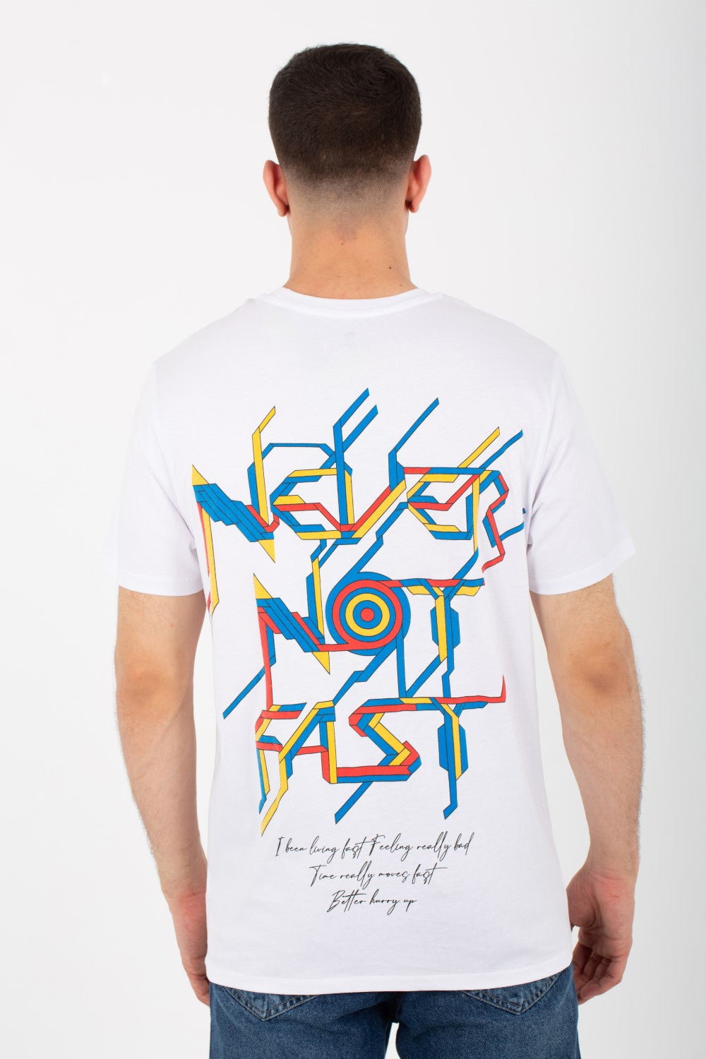 تيشيرت برقبة دائرية وأكمام نصفية مطبوع من الأمام والخلف بألوان متعددة للرجال