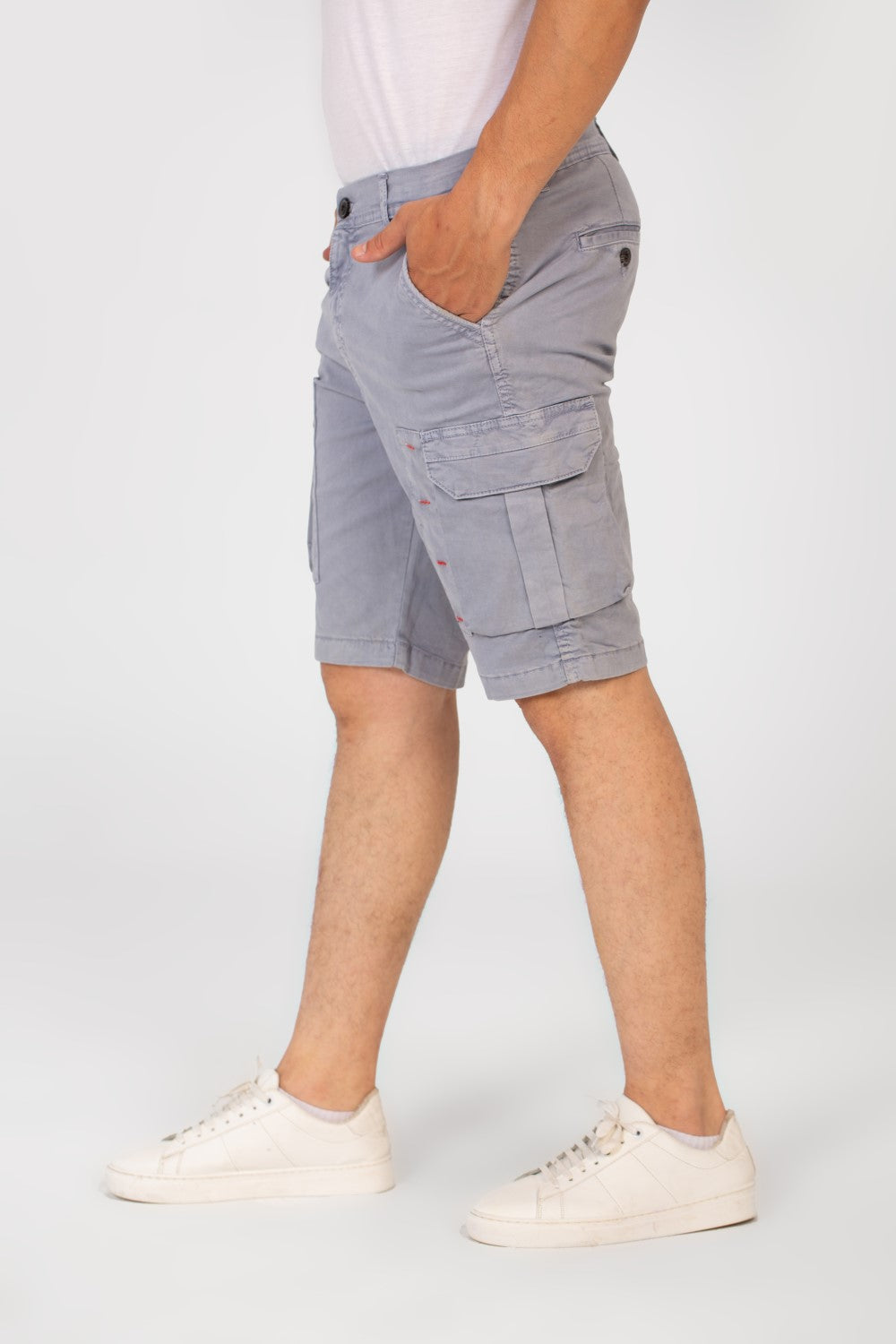 شورت رجالي Tomato من الجاباردين بجيوب جانبية بتصميم عصري