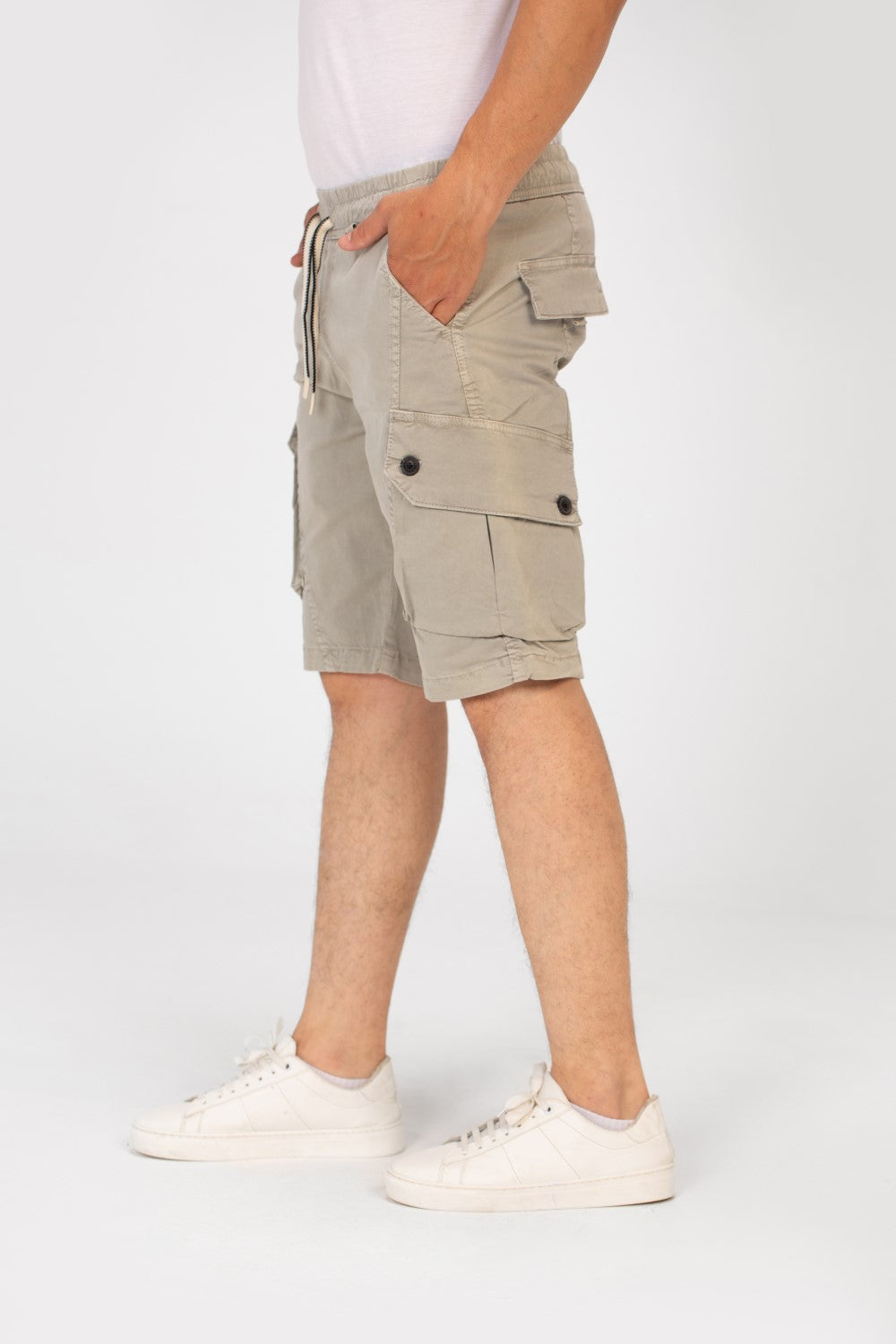 Men's Gabardine Short With Elastic Waistband And Pockets In High Quality Design