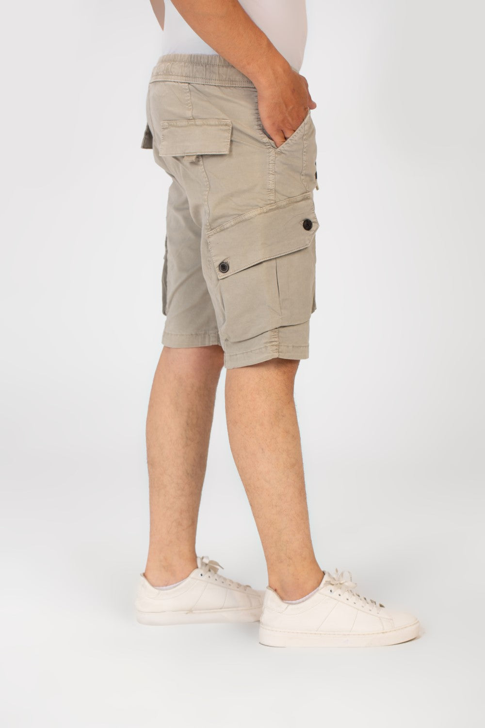 Men's Gabardine Short With Elastic Waistband And Pockets In High Quality Design