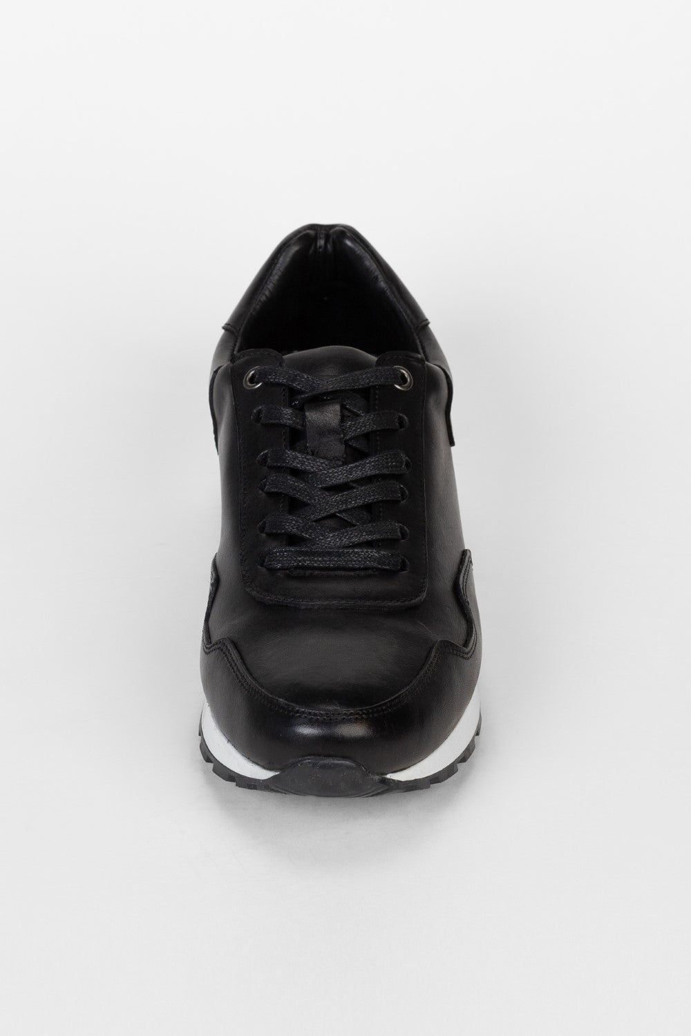 Men's Leather Shoes With An Elegant And Modern Design