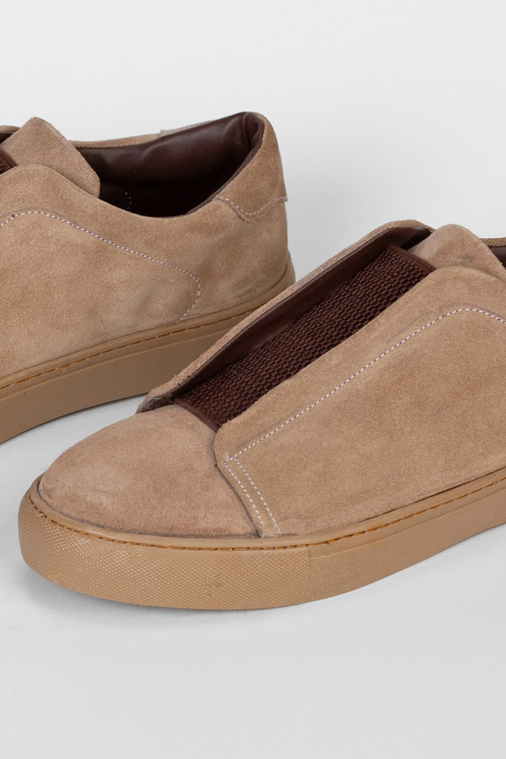 Men's Classic Suede Shoes With A Modern Design