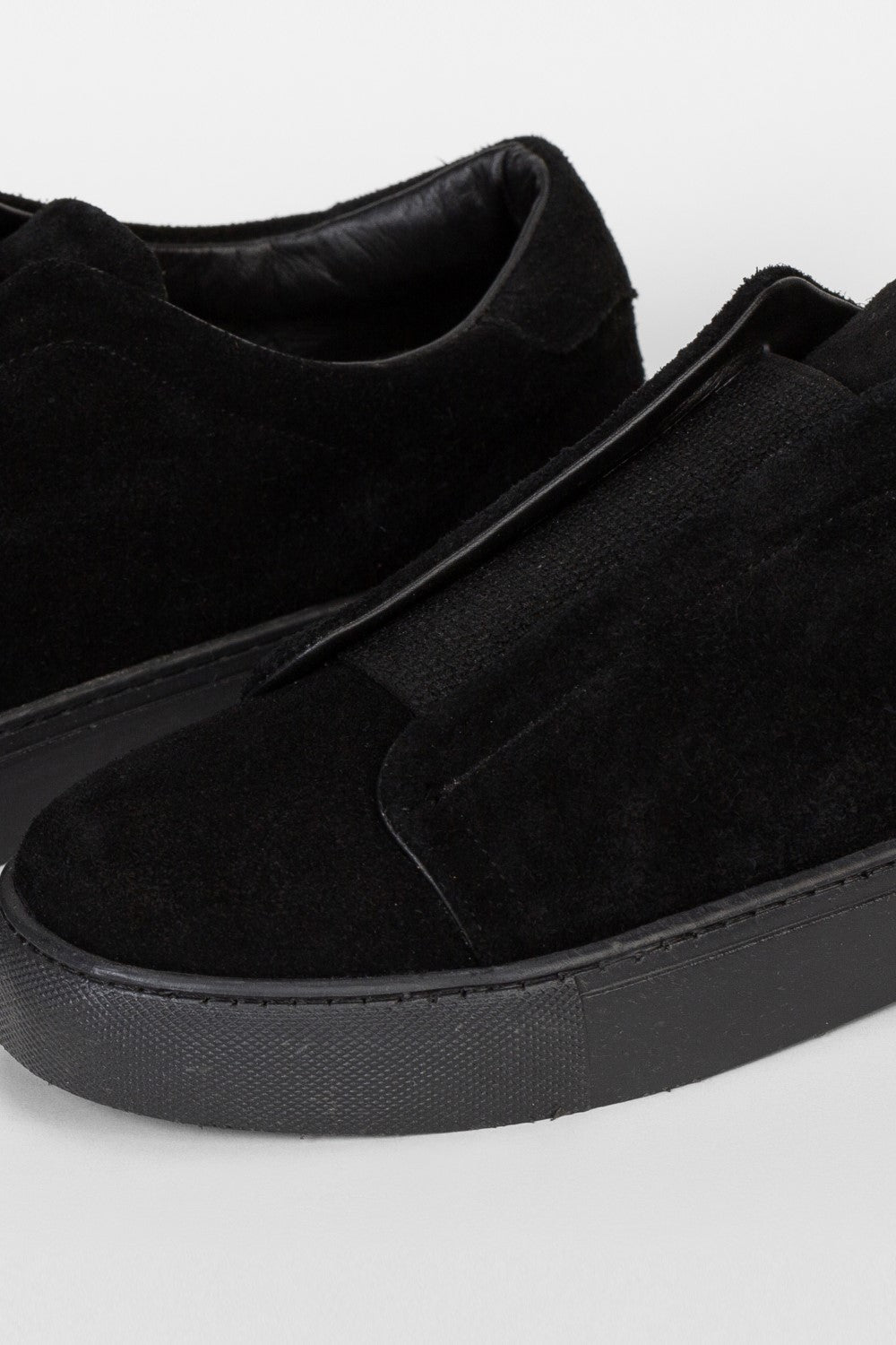 Men's Classic Suede Shoes With A Modern Design