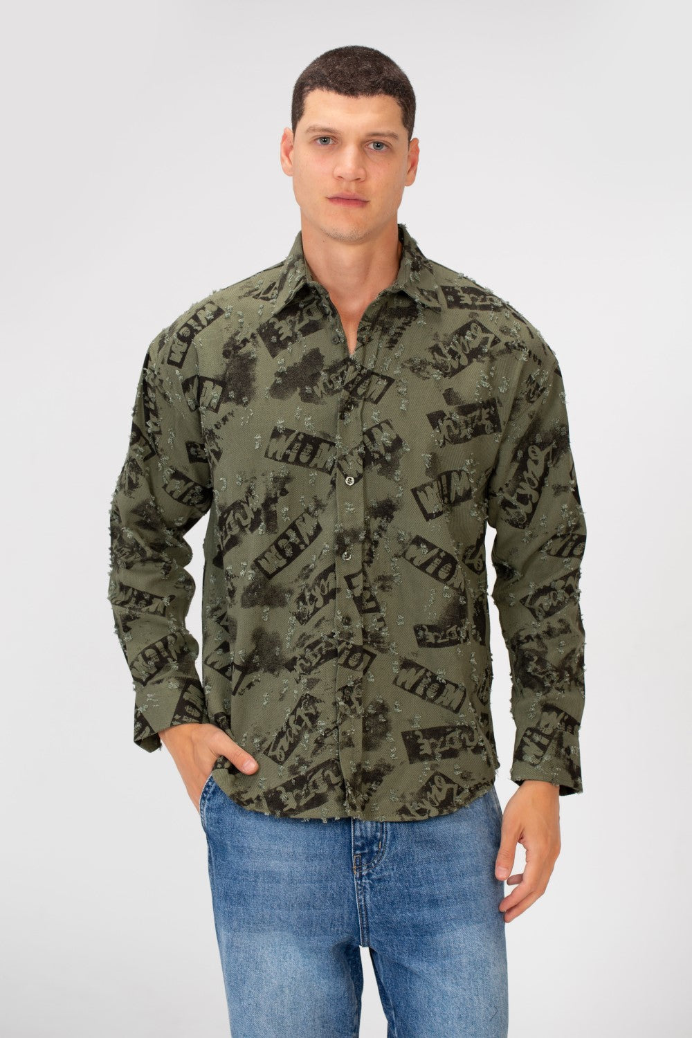 Men's Printed Long Sleeved Shirt With Full Button Closure In Modern Fit