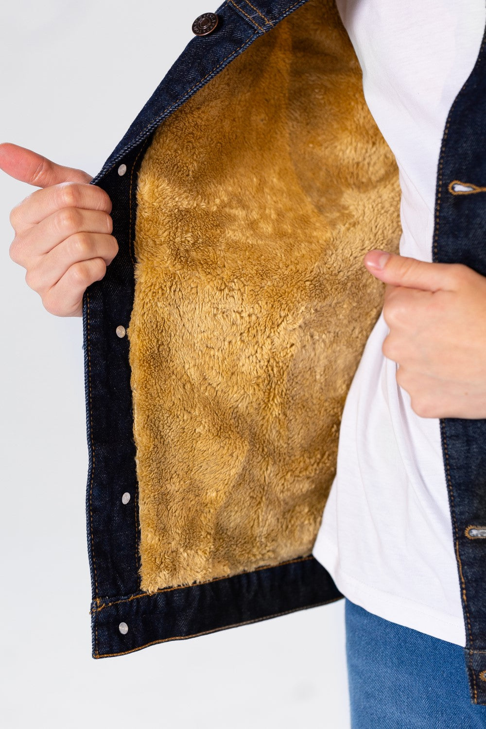 Men's Fur Padded Denim Jacket With Pockets And Buttons On The Front