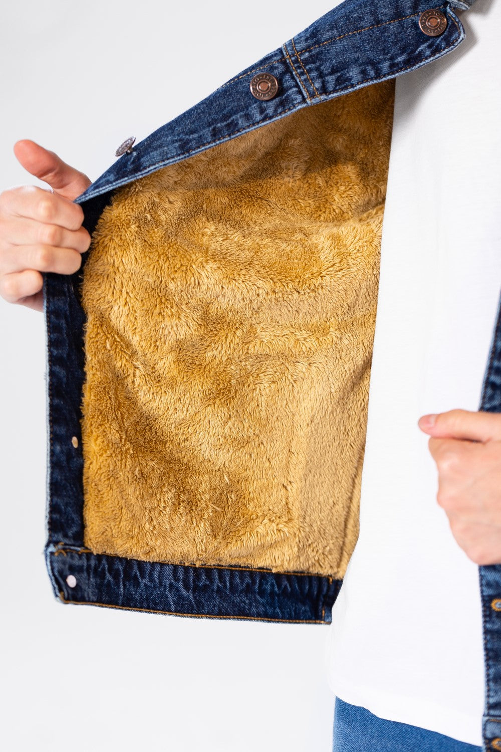 Men's Fur Padded Denim Jacket With Pockets And Buttons On The Front