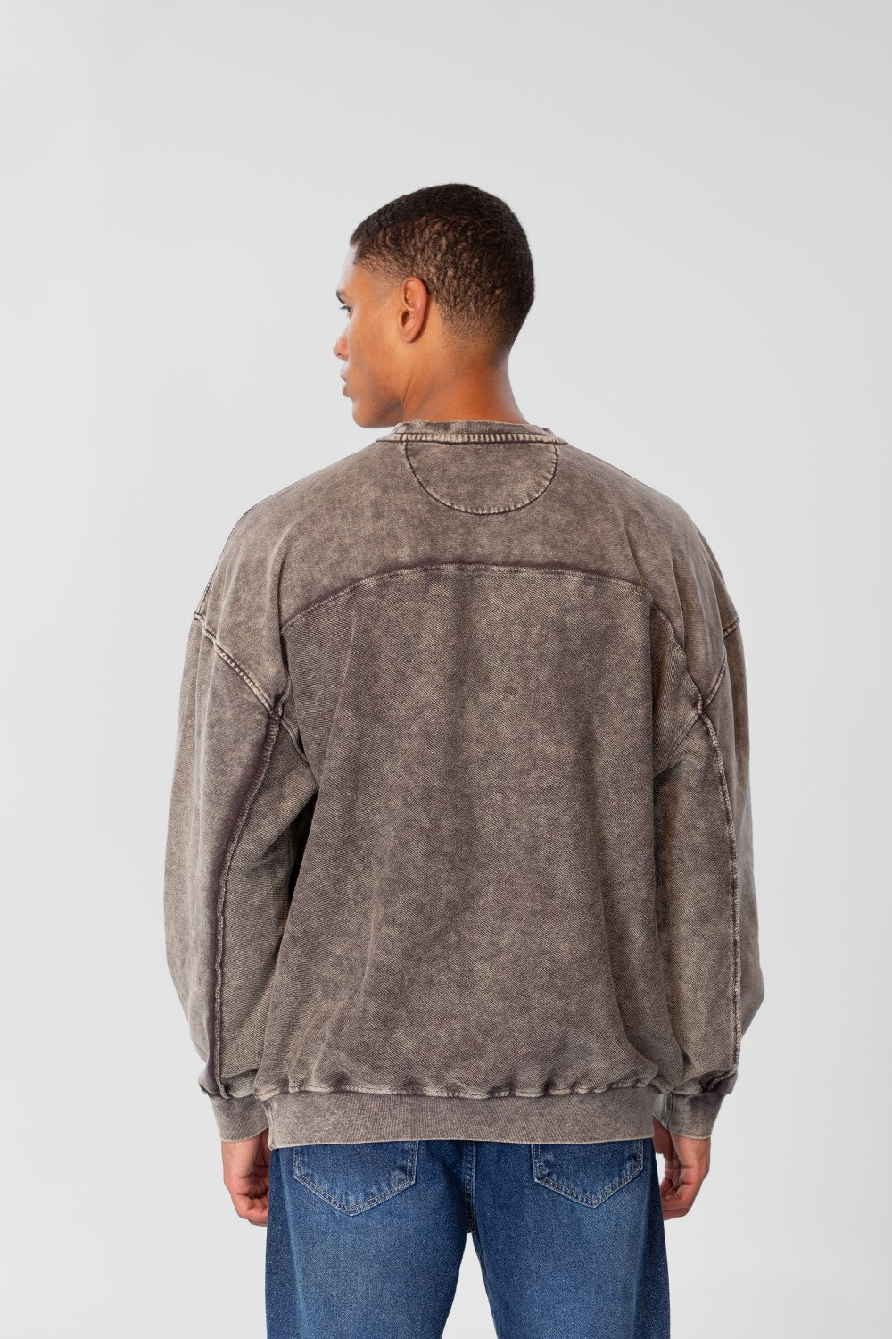 Men's Basic Oversize Sweatshirt With A Round Neck And A Modern Fit